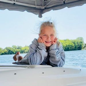 Meet your Posher, Evangeline